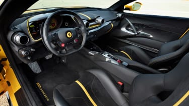 Ferrari 812 Competizione - dash