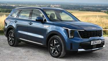 Kia Sorento - static front 3/4