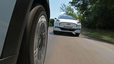 Renault 4 vs Ford Puma Gen-E - tracking