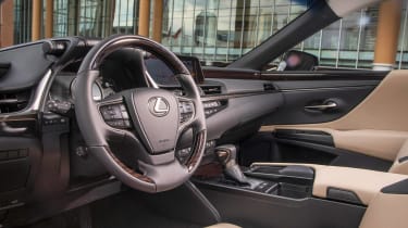 Lexus ES - cabin