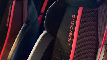 Peugeot E-208 GTi - seats