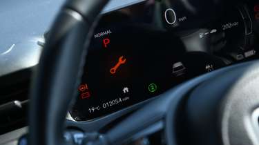 Honda e:Ny1 - dashboard displaying a warning light