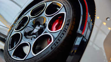 Peugeot E-208 GTi - wheel