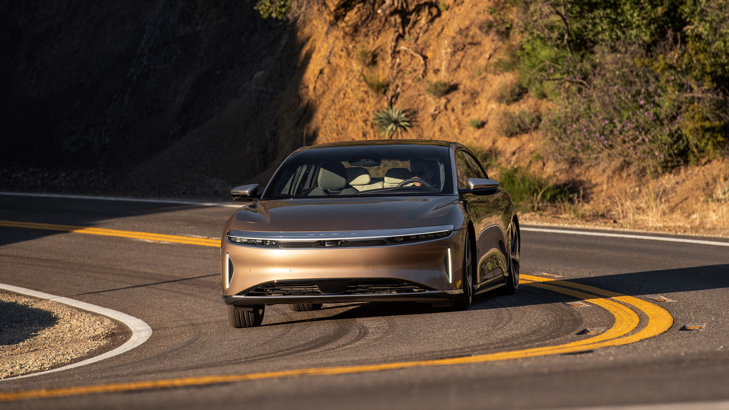 lucid air 900v