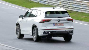 Тесты Volkswagen Tayron на треке — сзади