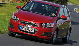Chevrolet Aveo 1.3 VDCi Eco front cornering