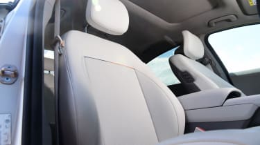 Hyundai Ioniq 6 - front seats