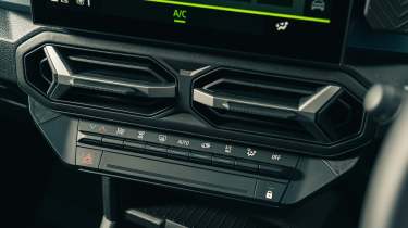 Dacia Duster Hybrid - centre console