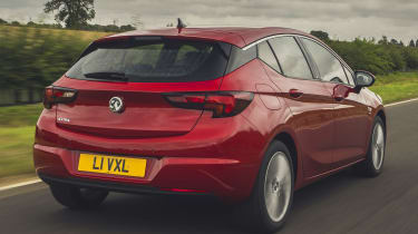 Vauxhall Astra 2019 facelift - rear tracking