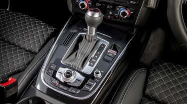 Audi SQ5 Plus 2016 - centre console