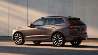Volvo XC60 facelift 2026 - rear static