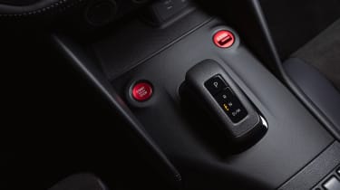 Nissan Z Nismo - gear selector