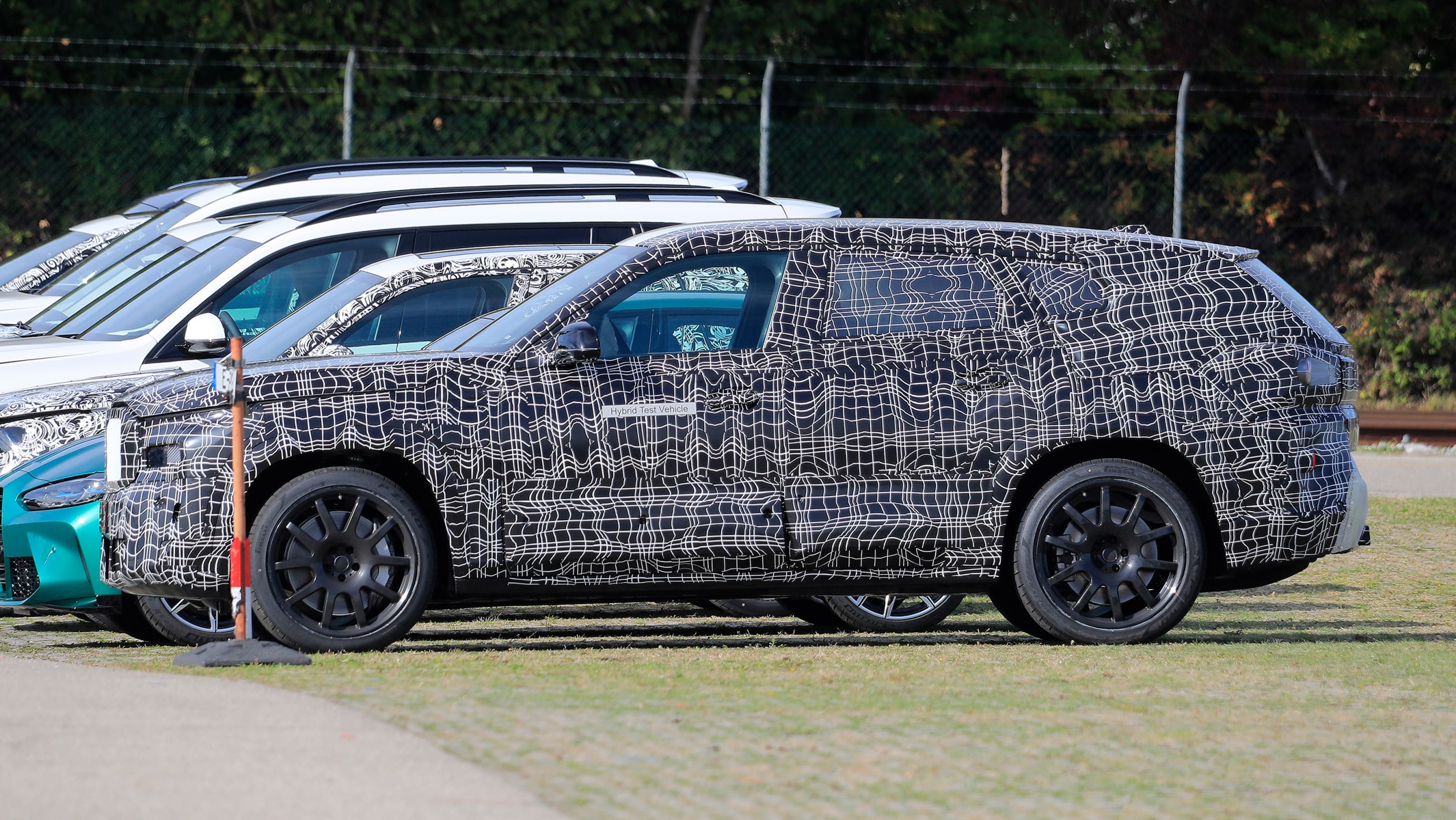 BMW%20X8%20-4.jpg