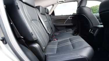 Lexus RX L - seats