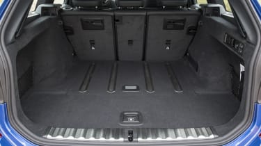 BMW 330e Touring - boot
