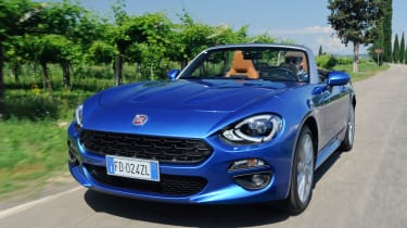 Fiat 124 Spider - blue front tracking