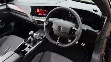 Vauxhall Astra - interior (driver&#039;s door view)