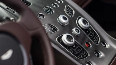 Aston Martin Vantage GT12 Roadster - centre console