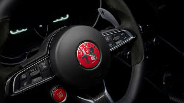 Alfa Romeo Giulia Quadrifoglio Luna Rosa - steering wheel