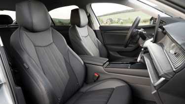 Skoda Superb - front seats