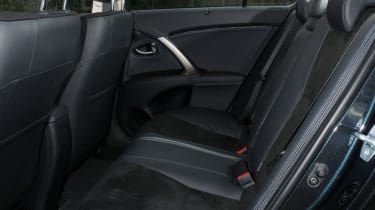 Toyota Avensis 2.0 D-4D rear seats