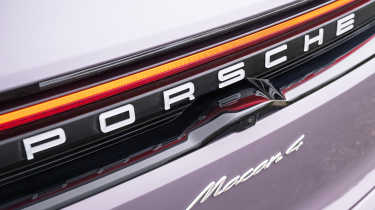 Porsche Macan Electric 4 - light bar