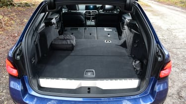 BMW 530e Touring - boot seats down
