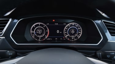 Volkswagen Tiguan Allspace - dials