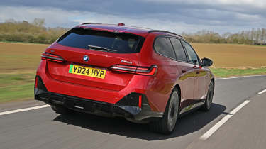 BMW i5 Touring M60 xDrive - rear tracking 