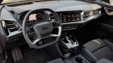 Audi Q4 e-tron - dashboard from side