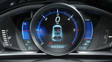 Volvo V40 D2 R-Design Lux dials
