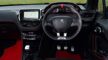 Peugeot 208 GTI - dashboard