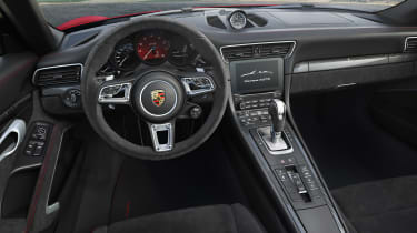 Porsche 911 Carrera 4 GTS Cabriolet - dash