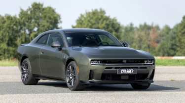 Dodge Charger Sixpack - front static 