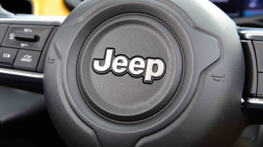 Jeep Avenger Summit – steering wheel detail