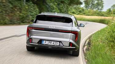 Kia K4 Sportswagon - rear cornering