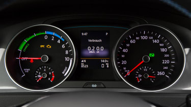 Volkswagen Golf Plug-in hybrid 2014 dials