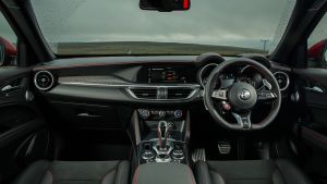 Alfa%20Romeo%20Stelvio%20Quadrifoglio-15.jpg