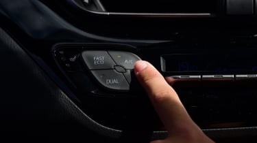 Toyota C-HR - buttons