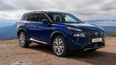 New Nissan X-Trail N-Trek - blue front 3/5