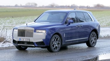 Rolls-Royce Cullinan facelift spyshot 3