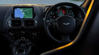 Aston Martin V12 Vantage - dash