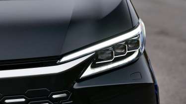 Lexus LM - headlight