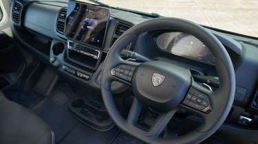 Peugeot E-Boxer - interior