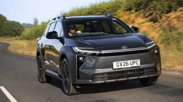 Toyota bZ4X - front tracking 