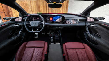 Audi S6 e-tron Avant - cabin