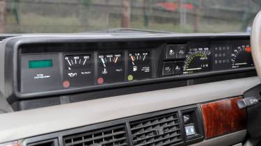 Rover SD1 (1976-1986) icon - Detailed interior shot of dials