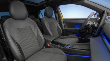 2025 Volkswagen T-Roc studio - front seats