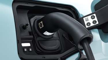 Dacia Spring 2026 - charging