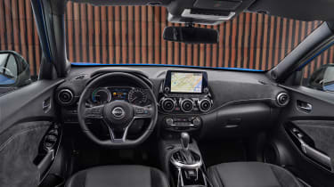 Nissan Juke Hybrid - interior